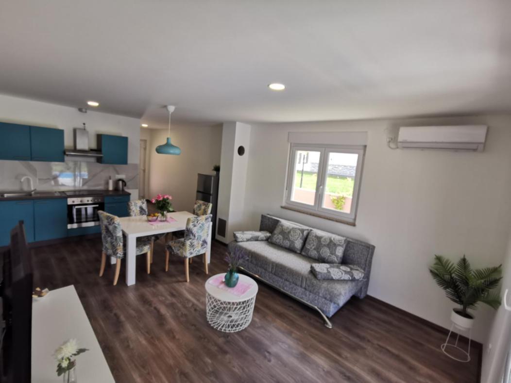 Family House Hana Kanfanar Ngoại thất bức ảnh